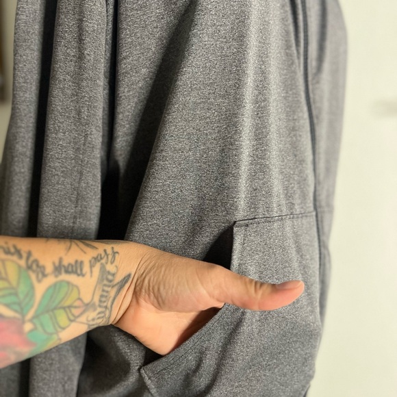 Under Armor Women’s Training Running lightweight loose fit jacket size XL - Picture 8 of 11